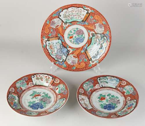 Three antique Japanese Imari plates Ø 24.5 - 30 cm.
