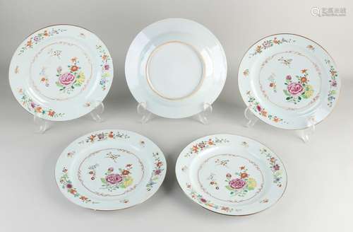 Five 18th century Chinese Family Rose plates Ø 22.8 cm.