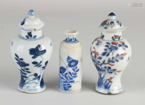 3x Chinese miniature vases