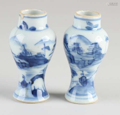 Two Chinese vases, H 9 cm.