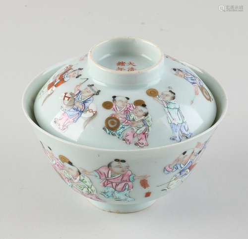 Chinese lidded bowl