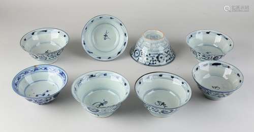 Eight Chinese bowls Ø 14 cm.