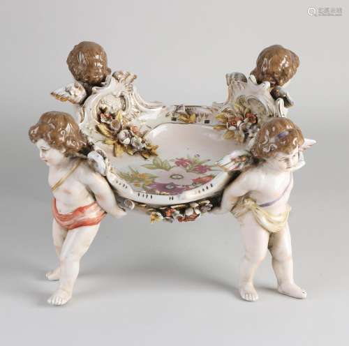 Porcelain table piece