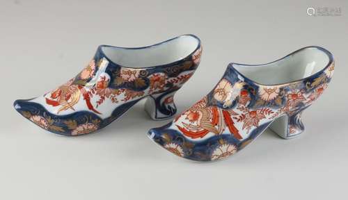 Two Japanese Imari shoes