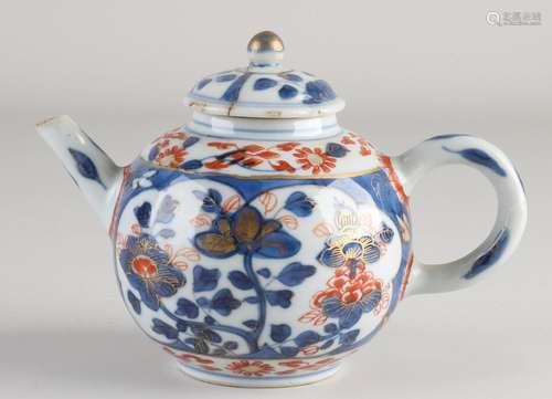 Chinese Imari teapot Ø 9 cm.