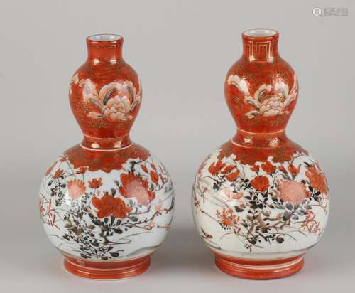 Two Kutani knob vases, H 19 cm.