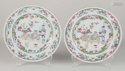 Two 18th century Chinese plates Ø 23 cm.