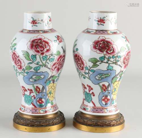 Two Chinese vases with bronze, H 21 cm.