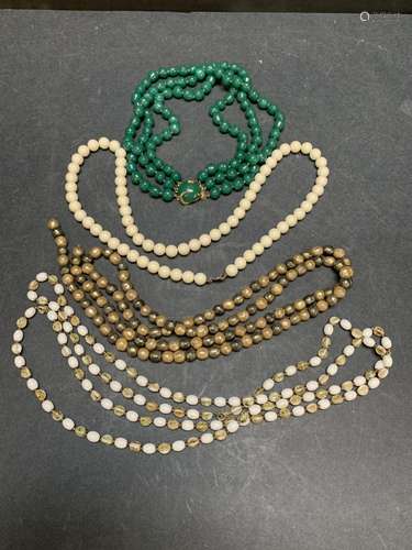 Lot of four necklaces - AS IS