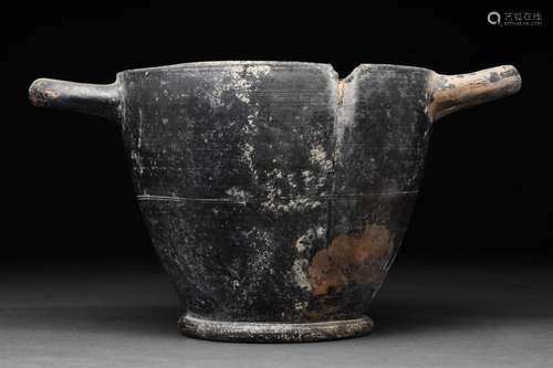 A CAMPANIAN BLACK GLAZED SKYPHOS