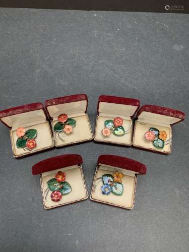 Lot of six vintage flower pins - AS IS