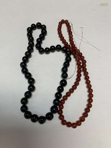 Lot of two beads (agate and black jade) - AS IS