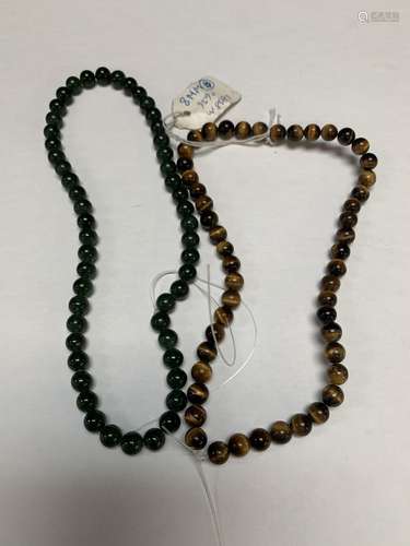 Lot of two beads (tiger eye and spinach jade) - AS IS