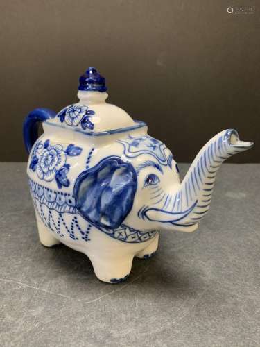 Blue and white porcelain elephant teapot - made in Thailand ...