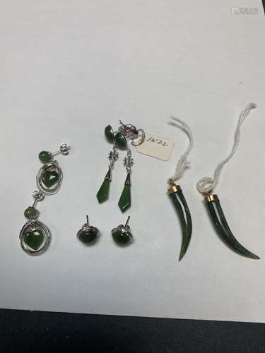 Lot of three pairs of earrings and two pendants - AS IS