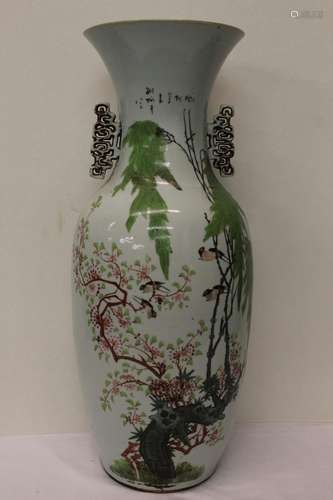 Chinese famille rose porcelain vase. Republic period.