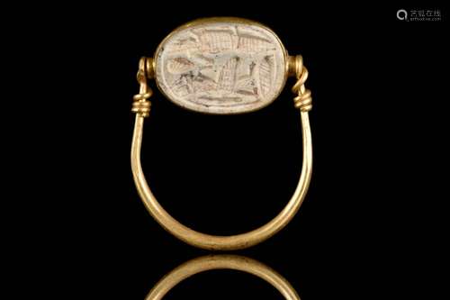 A SWIVEL GOLD RING WITH STEATITE SCARAB