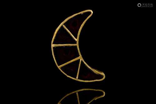 MEROVINGIAN LUNAR SHAPED GOLD FITTING WITH GARNETS