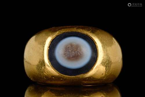 A ROMAN GOLD AND EYE AGATE FINGER RING DEPICTING A HORSEMAN ...