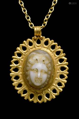 ROMAN AGATE MEDUSA CAMEO AND GOLD PENDANT