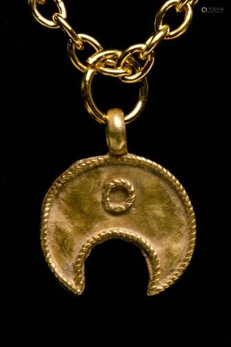 AN ANCIENT ROMAN GOLD LUNAR PENDANT