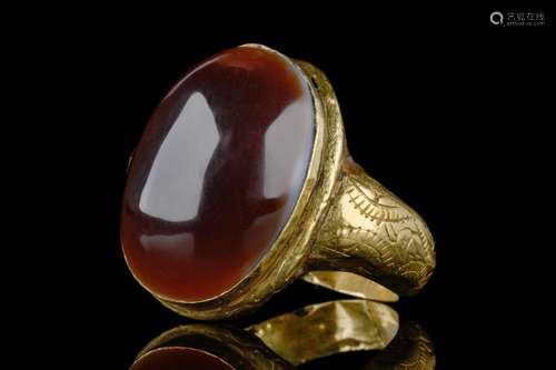 MEDIEVAL GOLD RING WITH ROMAN OVAL BANDED AGATE