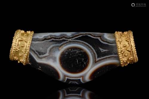 BACTRIAN AGATE BEADS WITH GOLD TERMINALS