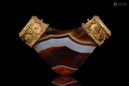 BACTRIAN AGATE BEADS WITH GOLD TERMINALS