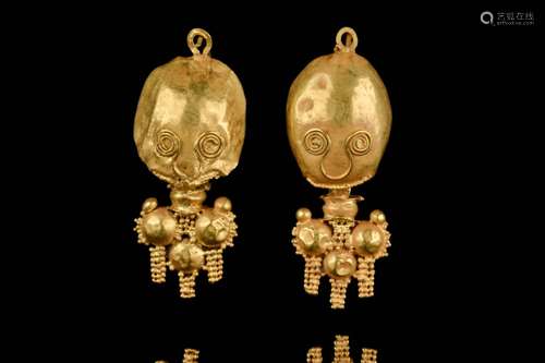 A PAIR OF ROMAN GOLD EARRINGS