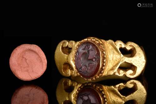 A ROMAN JASPER COCKEREL INTAGLIO GOLD RING