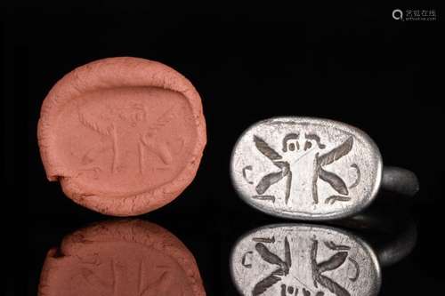 A PHOENICIAN SILVER RING WITH SPHINXES