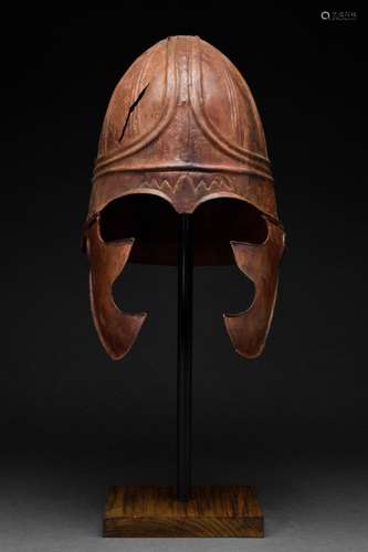 A PSEUDO-CHALCIDIAN HELMET