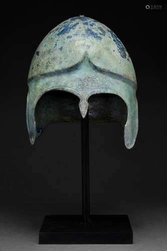 AN EARLY GREEK CHALCIDIAN HOPLITE BRONZE HELMET