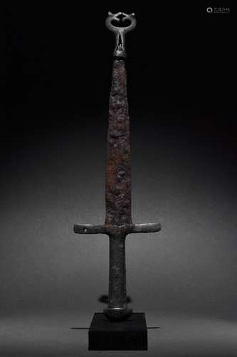 RARE SCYTHIAN DAGGER WITH BRONZE HANDLE AND CHAPE