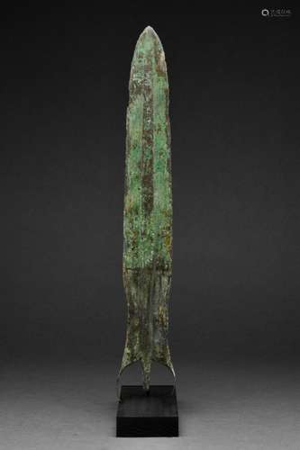 AN ANCIENT WESTERN ASIATIC/AEGEAN LONG SPEAR WITH CRESCENTIC...