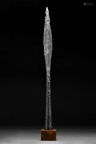 ROMAN IRON SOCKETED LONG SPEAR HEAD