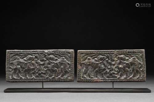 A RARE CHINESE BRONZE ORDOS ZOOMORPHIC PLAQUE PAIR