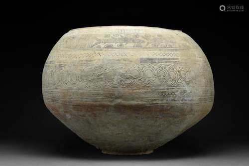 A LARGE INDUS VALLEY TERRACOTTA BOWL