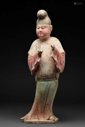 A RARE CHINESE TANG DYNASTY TERRACOTTA COURT ATTENDANT WITH ...