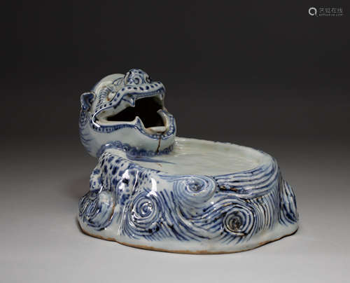 Blue and white ink stone of Yuan Dynasty