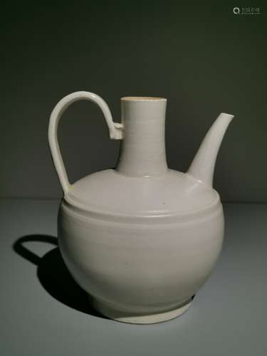 A white glaze ewer