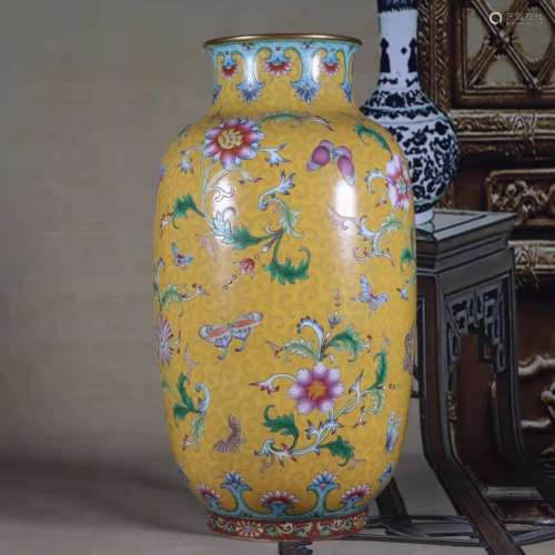 A yellow ground and fencai glaze mallet vase