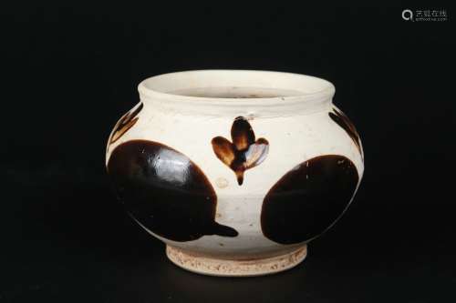A Sancai glaze pottery  jar