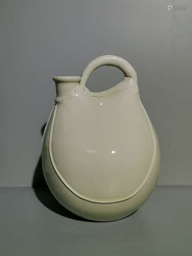 A white glaze ewer