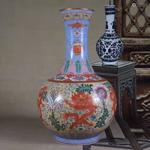 A fencai glaze dragon globular vase