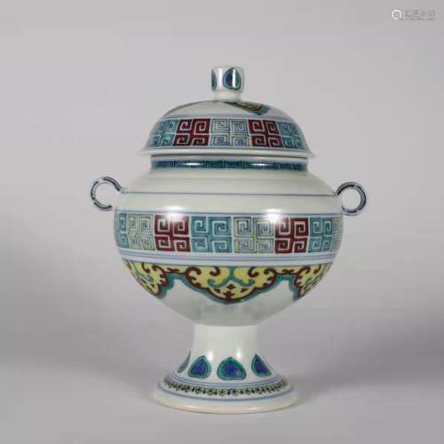 A doucai glaze jar with cover