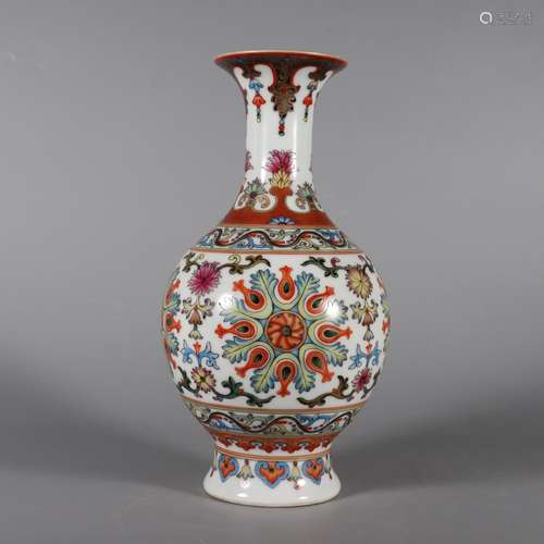 A fencai glaze decorative vase