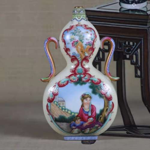 A fencai glaze decorative vase