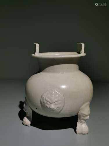 A white glaze pottery censer