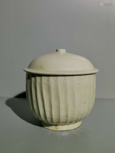 A white glaze bowl
